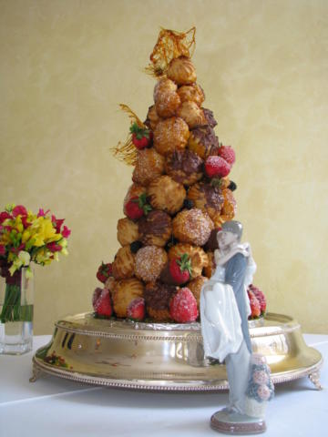 Croquembouche_wedding_cake