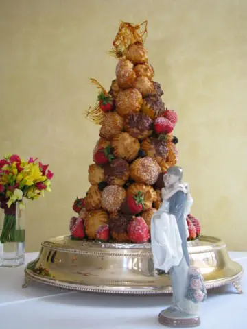 Croquembouche_wedding_cake
