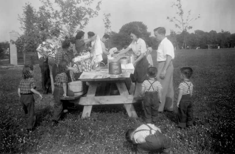 old picnic picture